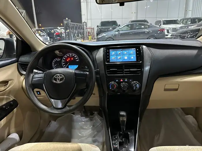 تويوتا يارس موديل 2022 استاندر نظيف 5