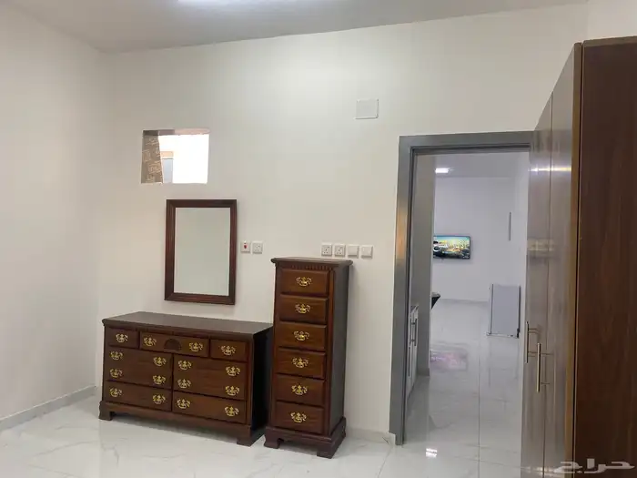 شقق عزاب للإيجار مفروشة بكامل ويوجدعلى البلاط في حي الرابية 20