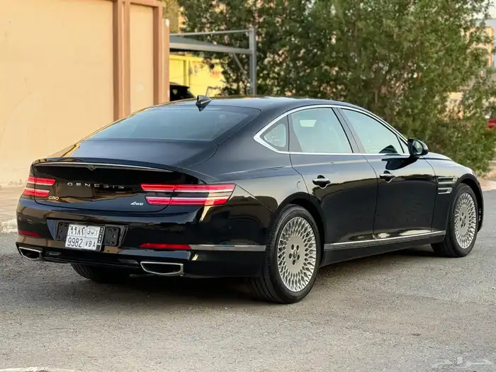 جينسس G80 رويال بلس V6 شاشات خلفية 12