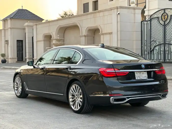 بي ام 740 اعلى المواصفات 2