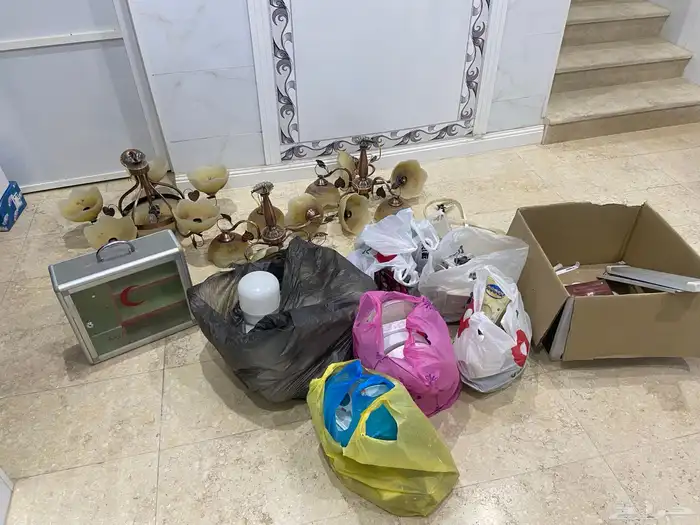 اغراض سباكه و كهربه ونجف للبيع 0