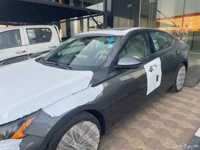 نيسان التيما نص فل 2025 SV 5