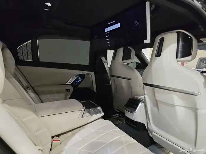بي ام دبليو 735Li موديل 2023 بحاله الوكاله تحت الضمان 23