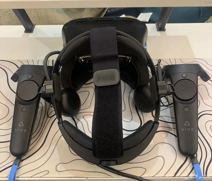Htc vive cosmos elite 3