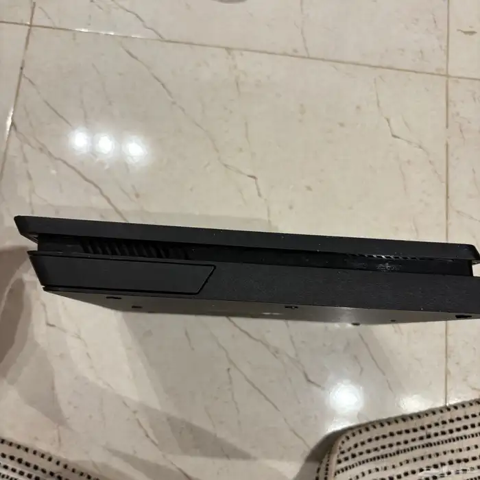 سوني فور 1تيرا شريط فيفا وستاند ايدي وشنطه ماقد انفك 3