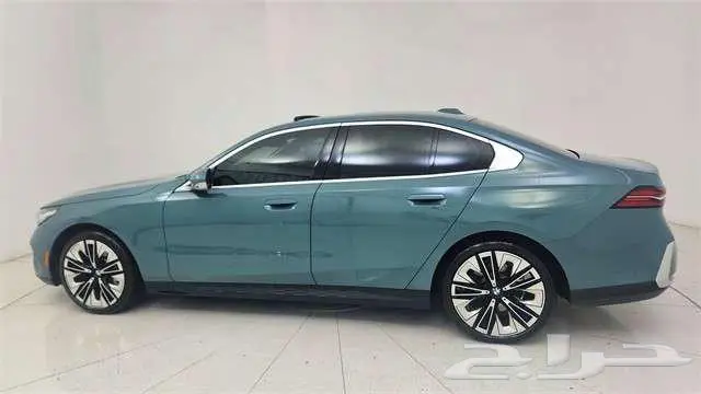 بي ام دبليو 2025 الفئه الخامسه 530i لون مميز جدا 2
