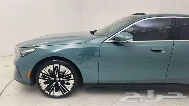 بي ام دبليو 2025 الفئه الخامسه 530i لون مميز جدا 4