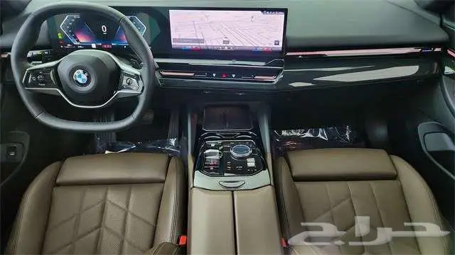 بي ام دبليو 2025 الفئه الخامسه 530i لون مميز جدا 8