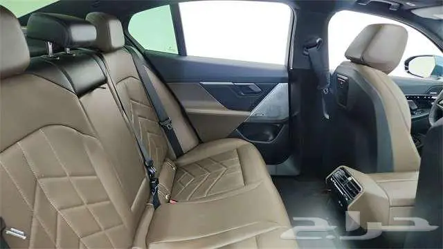 بي ام دبليو 2025 الفئه الخامسه 530i لون مميز جدا 12