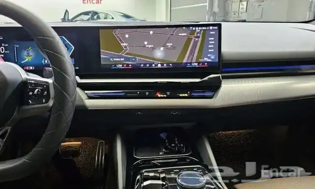 مملوكة لدي العصيمي قيد الشحن _ BMW 520i MKIT _ 2024 9