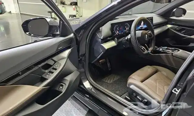 مملوكة لدي العصيمي قيد الشحن _ BMW 520i MKIT _ 2024 5