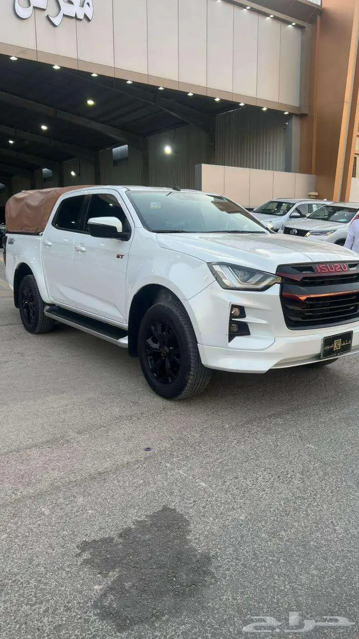 ايسوزو دي ماكس موديل 2023- معرض خلف للسيارات 1