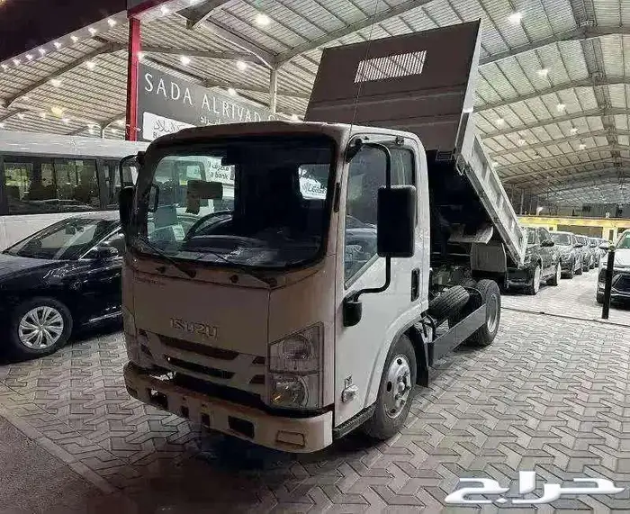 ايسوزو قلاب 3 طن 2025 ديزل كاش وتقسيط 0