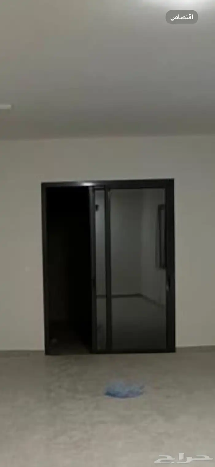 للبيع 2 شباك وواحد مدخل 4