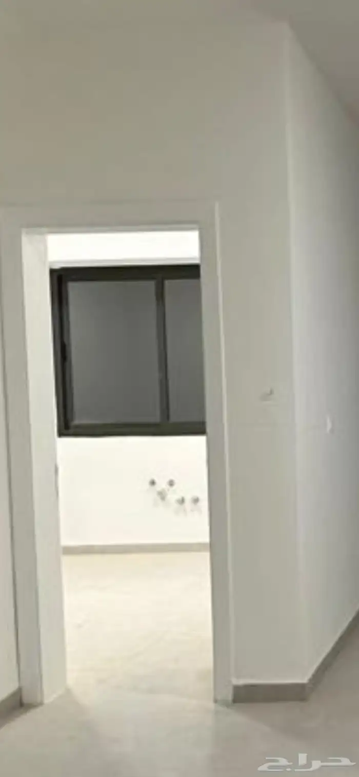 للبيع 2 شباك وواحد مدخل 2