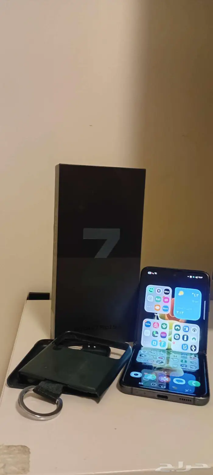للبيع زد فليب 3 نظيف جدا مع كرتونه لون عشبي z flip 3 18