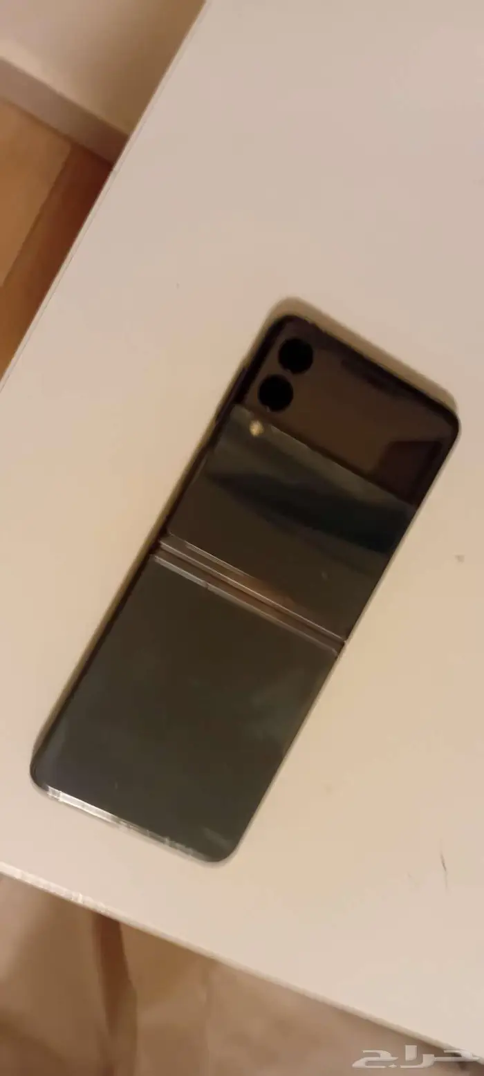 للبيع زد فليب 3 نظيف جدا مع كرتونه لون عشبي z flip 3 13