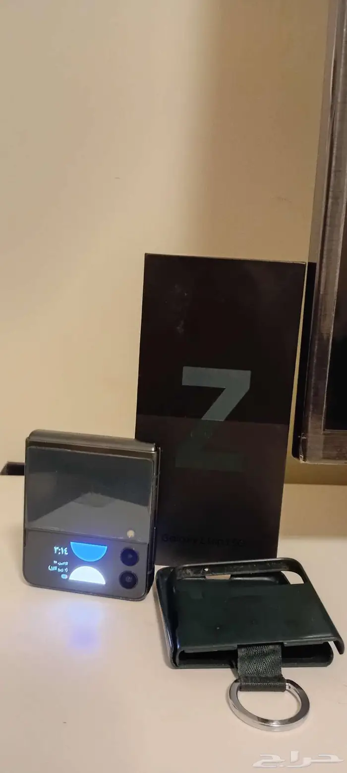 للبيع زد فليب 3 نظيف جدا مع كرتونه لون عشبي z flip 3 8