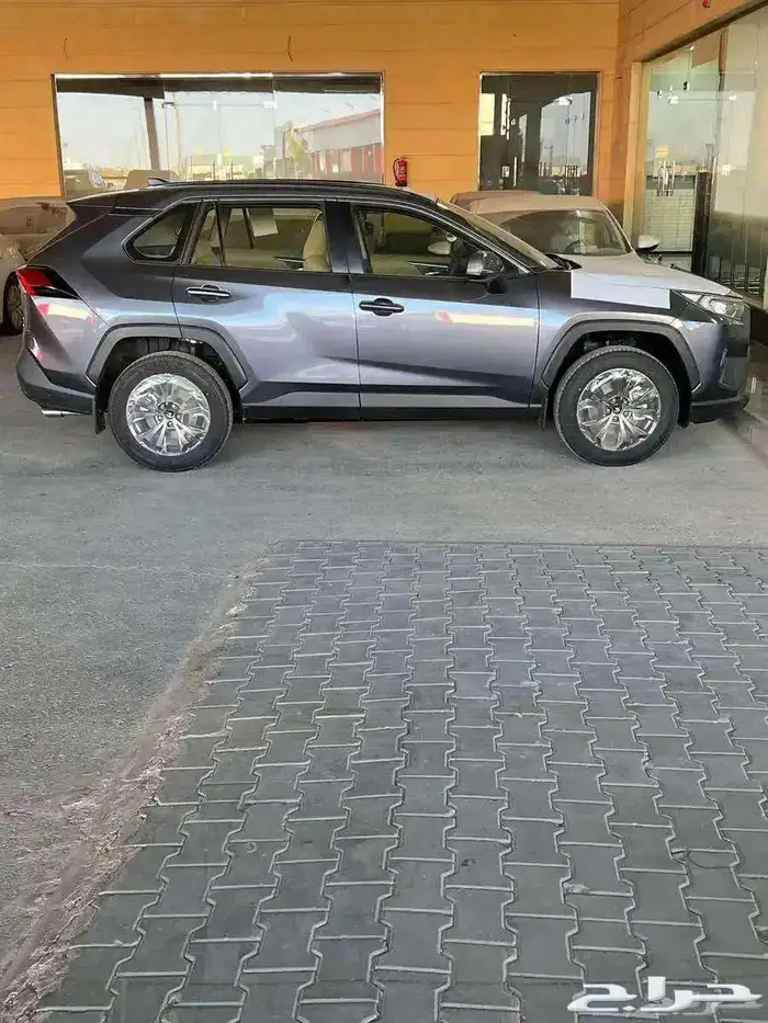 تويوتا راف فور XLE نص فل بنزين 2025 لدي الحسن 1