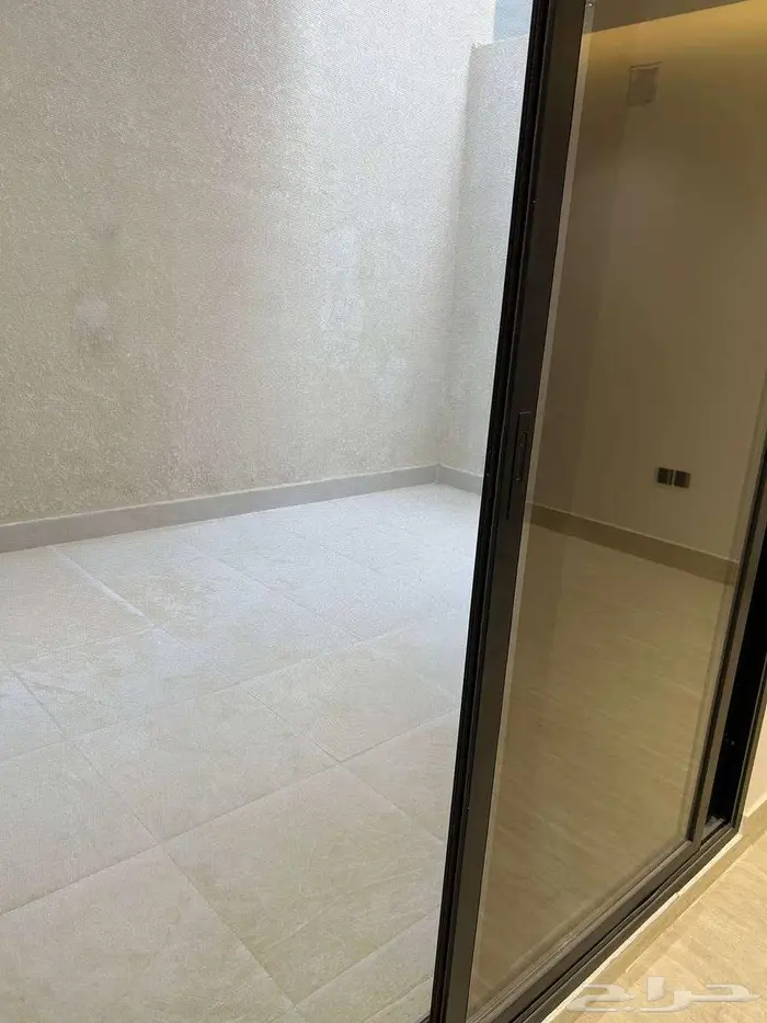فيلا للايجار 305 متر الشعلة 4