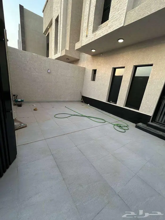 فيلا للايجار 305 متر الشعلة 1