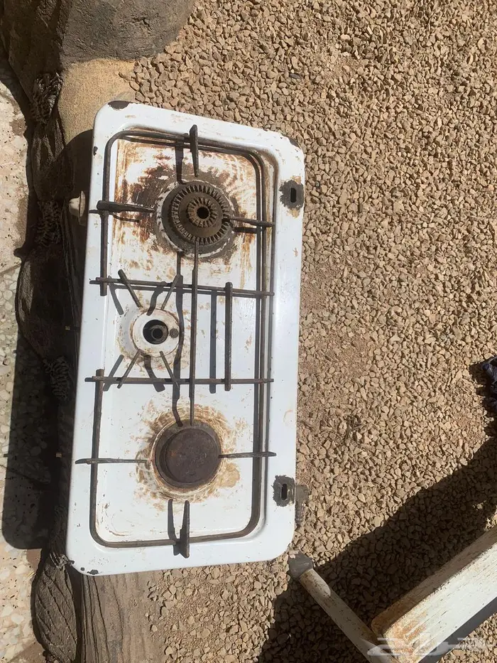 فرن وغز واسطوانات غاز بمنظمها وليها 4