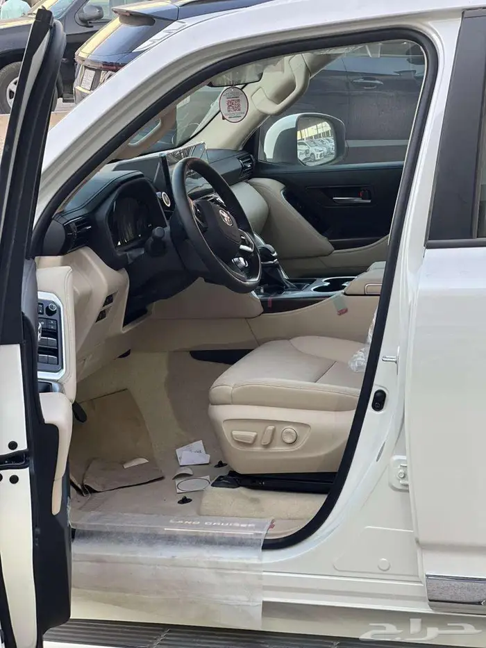لاندكروزر GXR4 بنزين 2025 7