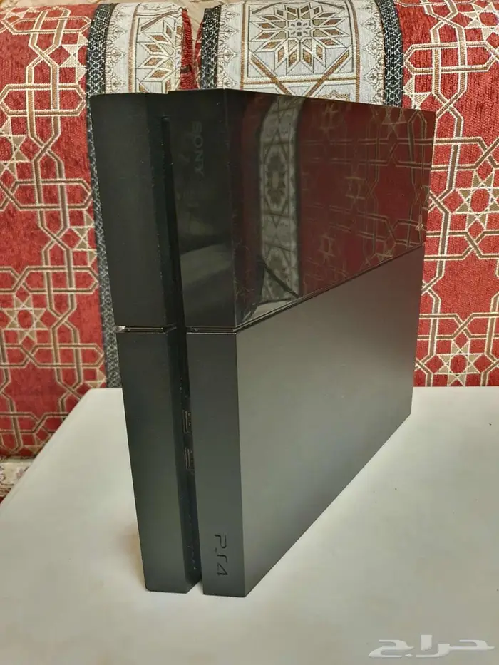 بلاي ستيشن 4 نظيف جدا  ذاكرة 1تيرا 0