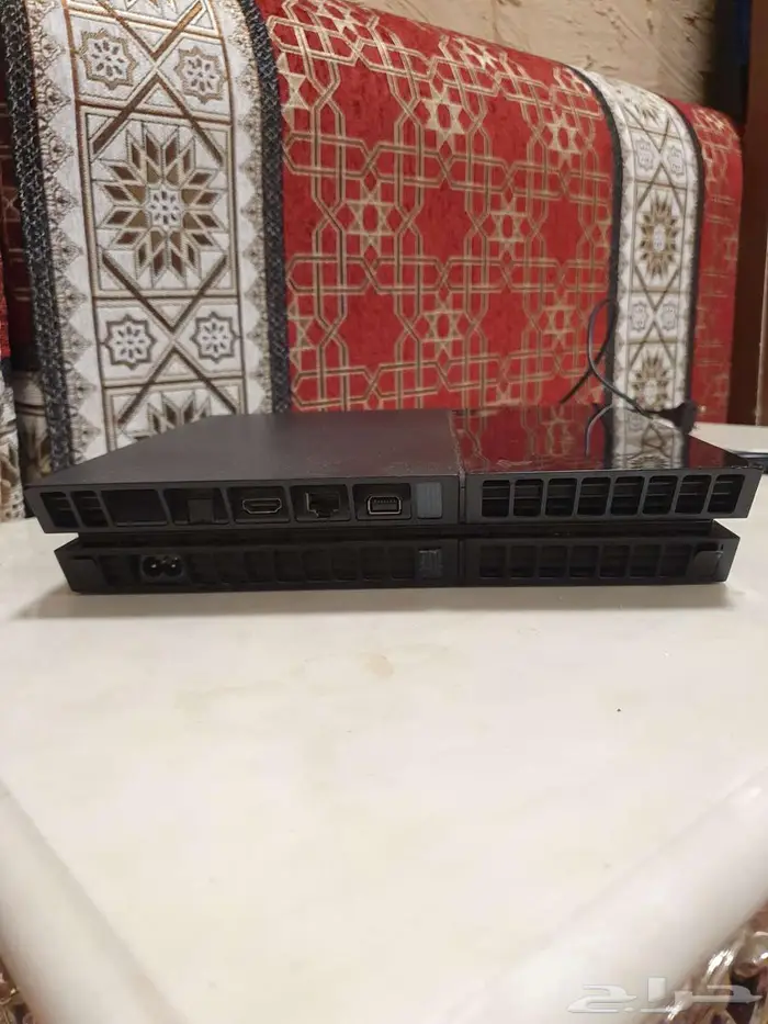 بلاي ستيشن 4 نظيف جدا  ذاكرة 1تيرا 3