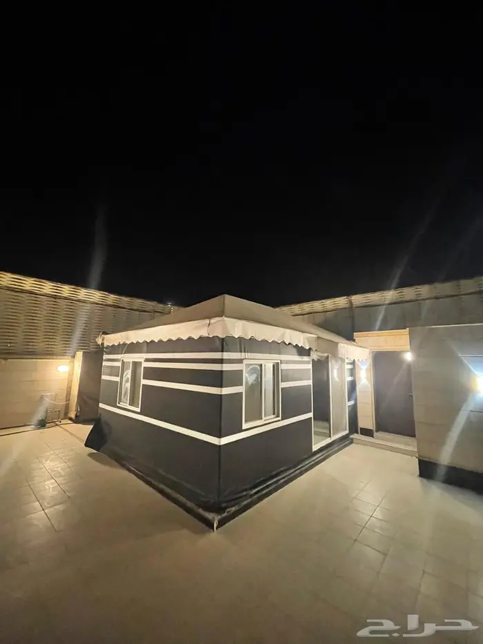 خيمة 4 في 6 للبيع شباكين وباب سحاب بكامل اثاثها 0