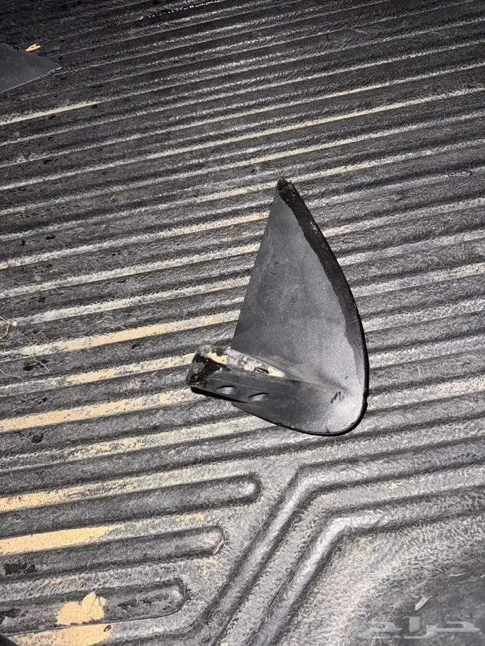 قاعده مرايه هايلكس يمين 1