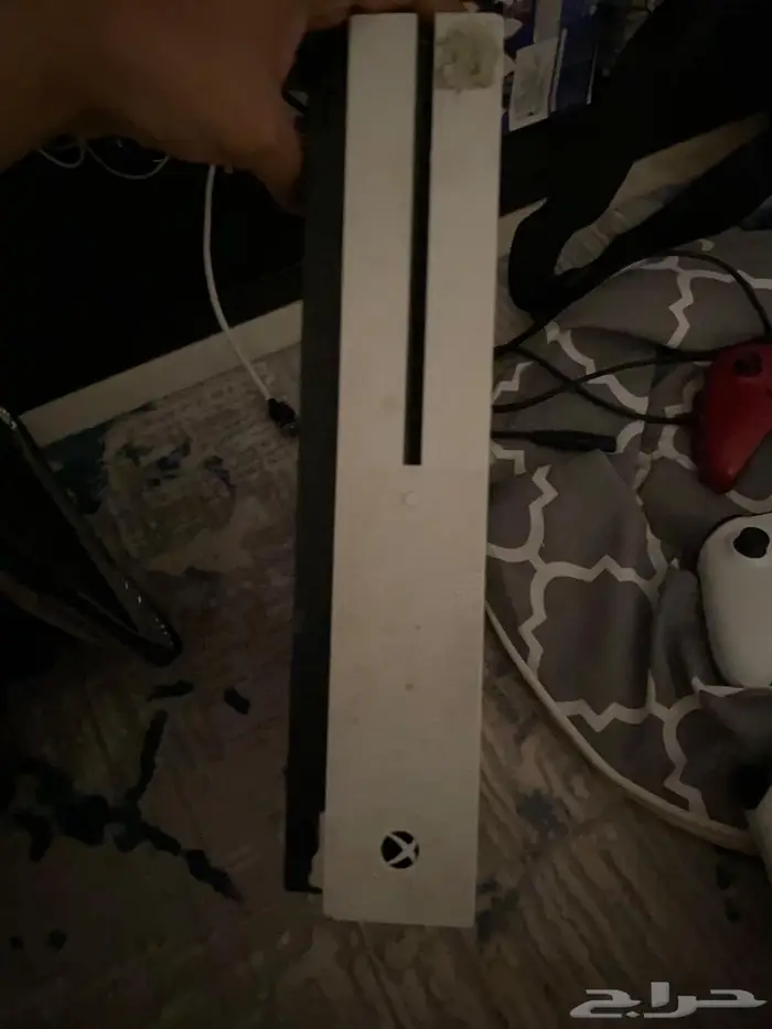 Xbox one مع ثلاث يدات وبطاريه 2