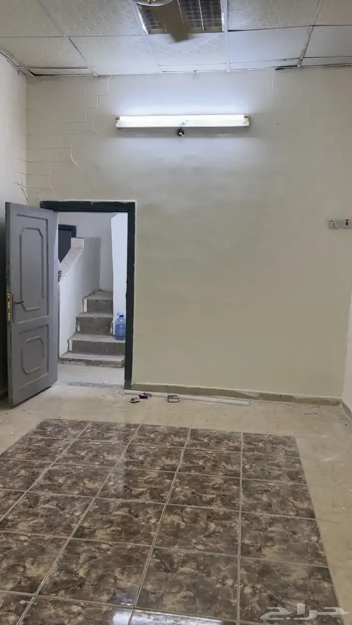 للايجار سكن عزاب 8 غرف بالكامل بحي منفوحة 9