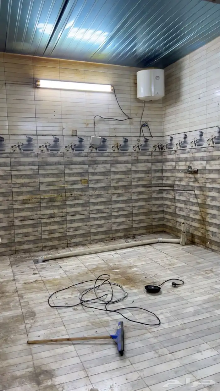 للايجار سكن عزاب 8 غرف بالكامل بحي منفوحة 4