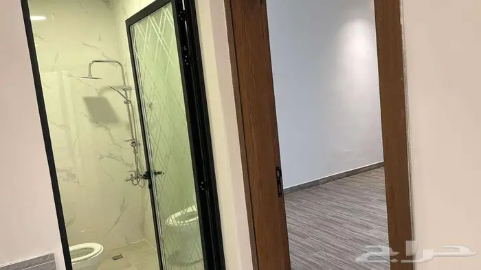 شقة جديدة للإيجار بموقع مميز بالدمام 0