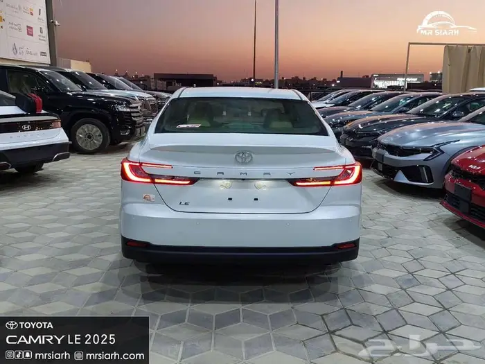 تويوتا كامري LE بنزين 2025 12