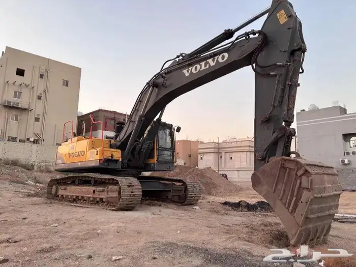 للبيع بوكلين فولفو حجم 360 بحالة ممتازه 8
