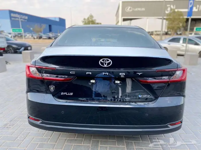 تويوتا كامري E بلس هايبرد 2025 10