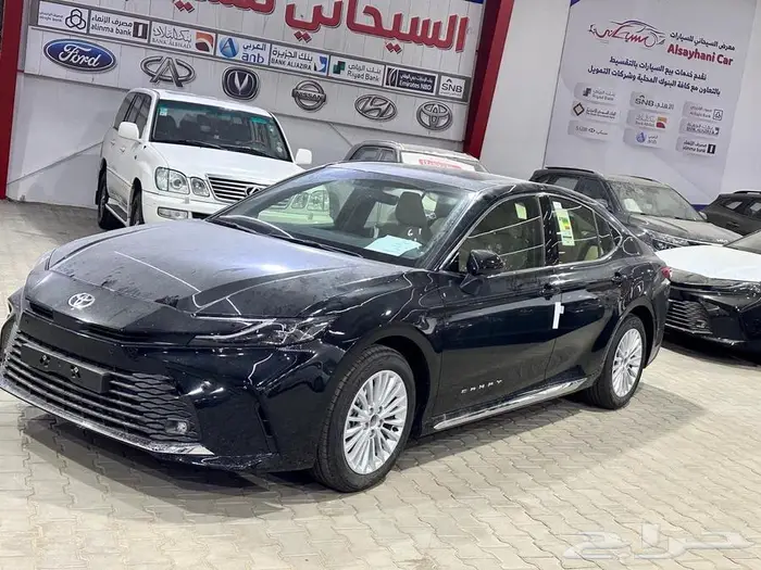 تويوتا كامري LE بنزين اللون أسود موديل 2025 الساير 0