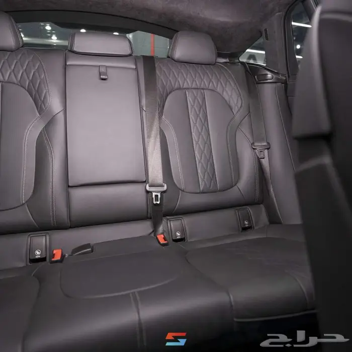 بي ام دبليو X6 Black Vermilion موديل 2022 13