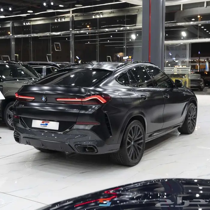بي ام دبليو X6 Black Vermilion موديل 2022 3