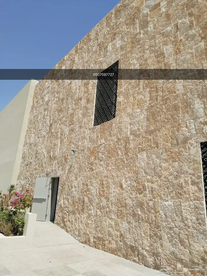 حجر وجه الجبل 0