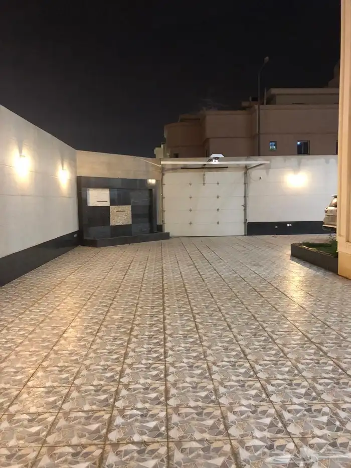 للبيع فيلا حي الرمال مساحة 924 م مع شقق على شارعين 1