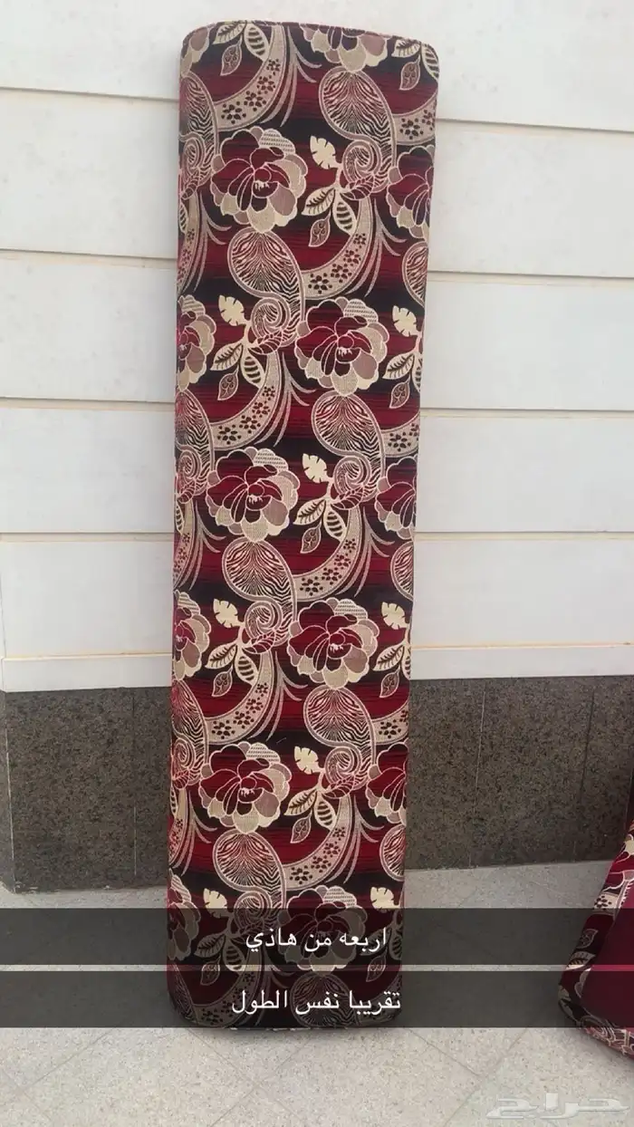مساند حمراء منقشه 1
