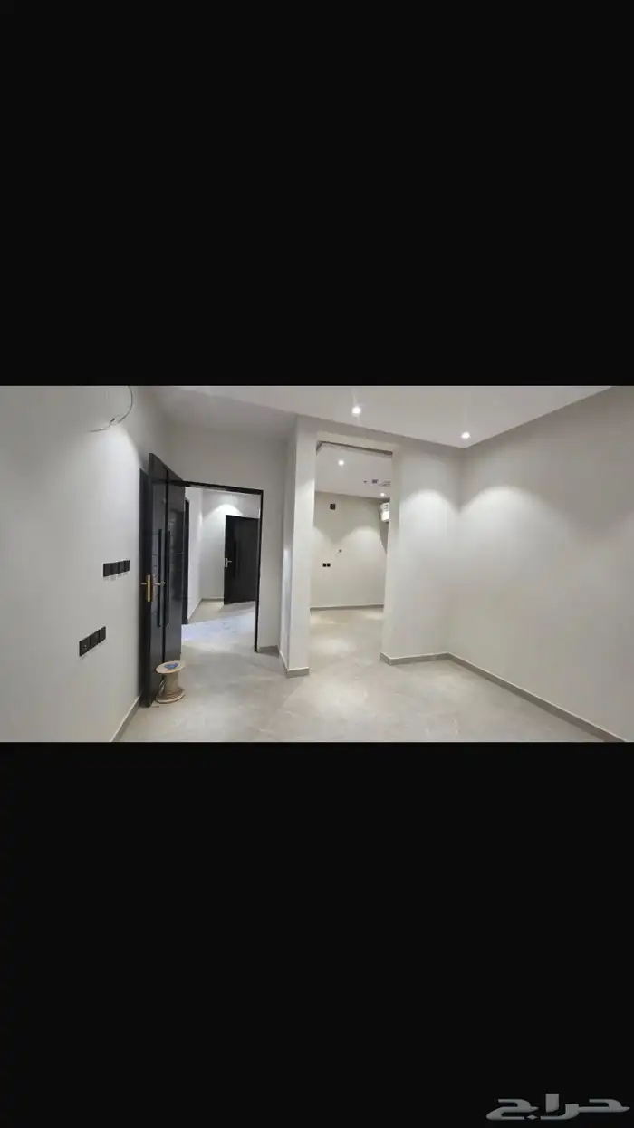 شقق عزاب ومعارض تجارية بحي الجنادرية 3