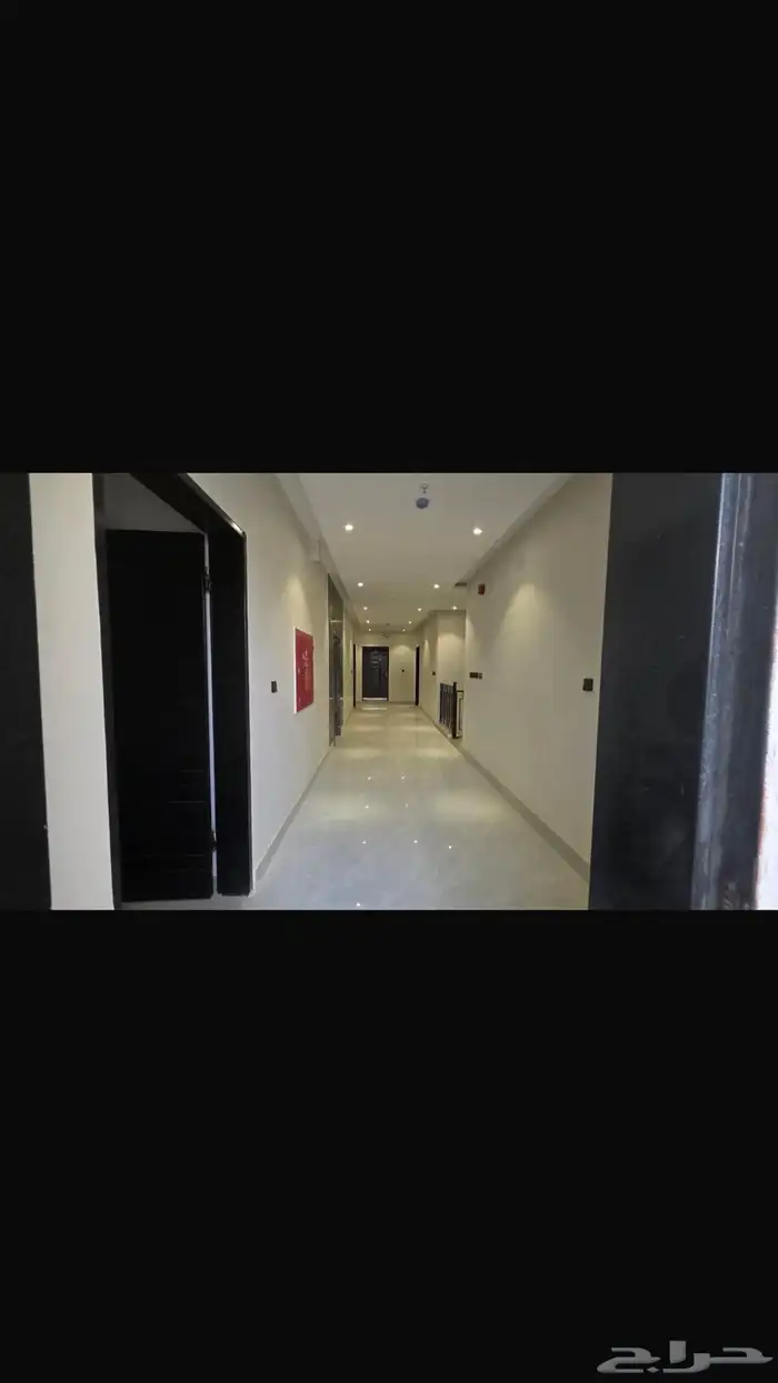 شقق عزاب ومعارض تجارية بحي الجنادرية 1