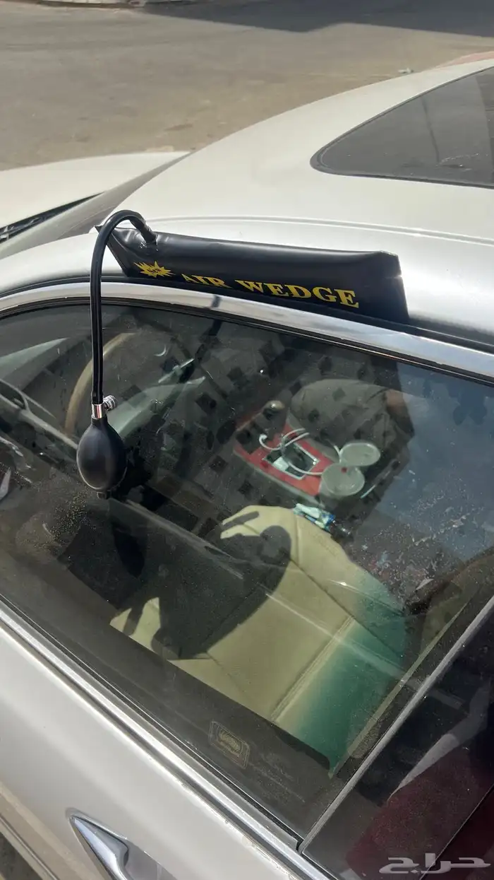 فك باب السيارة بمنفاخ 1