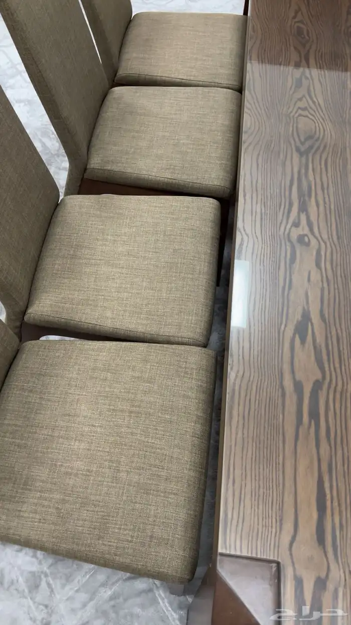 طاولة طعام مع الكراسي 2