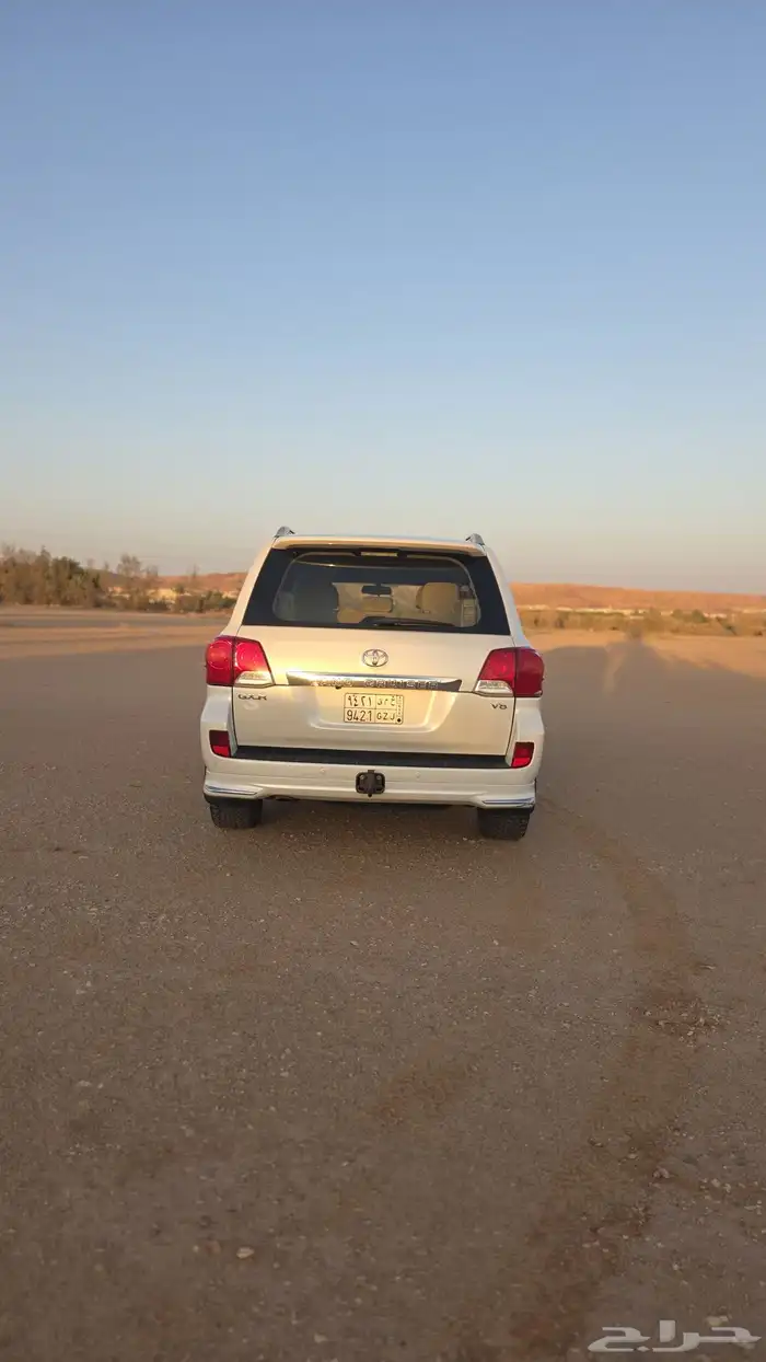 لاندكروزر 2015فل كامل 9
