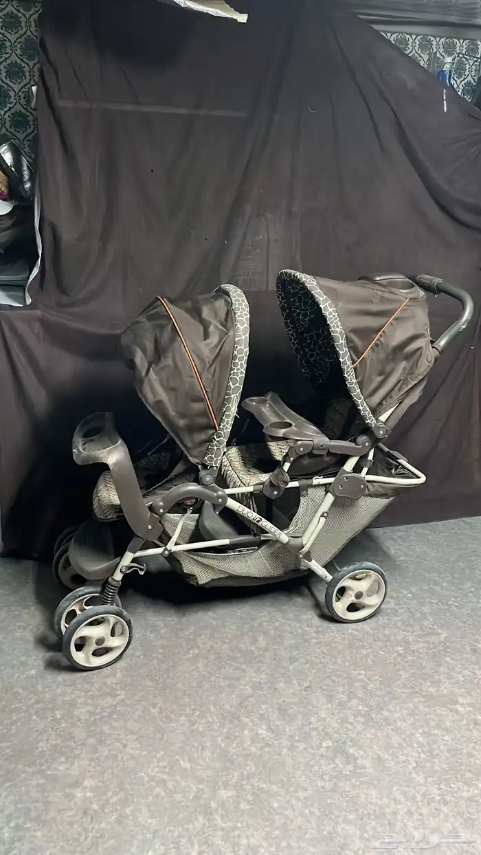 عربيةاطفال حقت ثنين شبه الجديده للبيع . 1